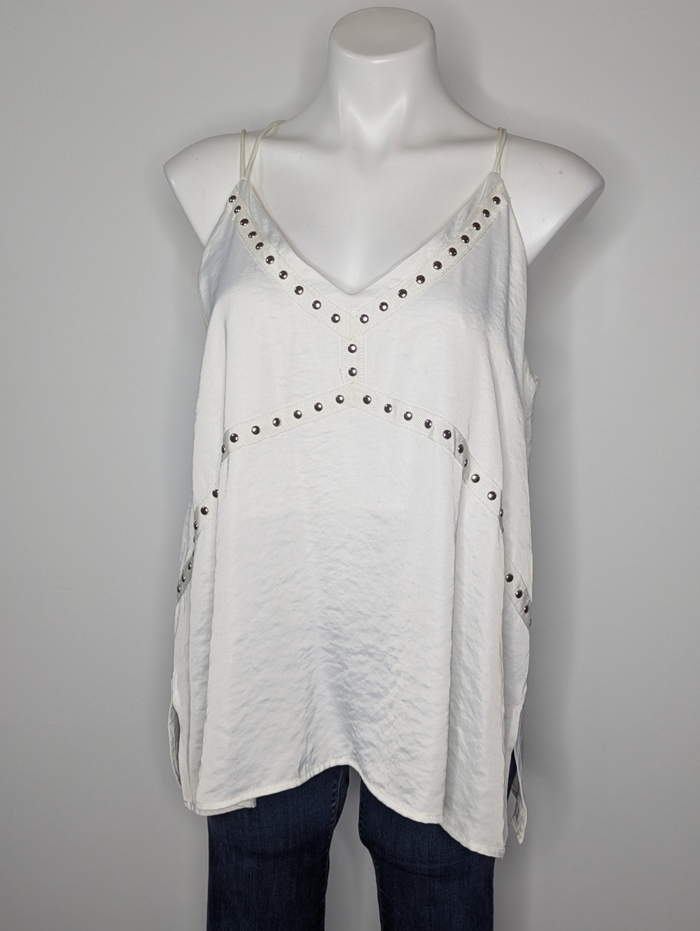 ✨3/$15 POL White Satin Silver Strappy Tank Top L